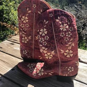 Shyanne Deep Red Leather Floral Western Boots 7.5✨